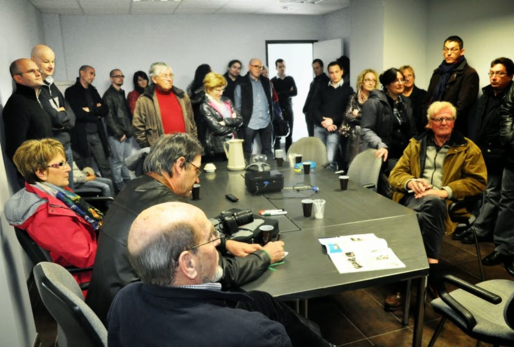 Une partie des participants écoute la présentation de Thierry Avrons