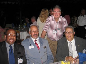 Jacques Simonet est debout